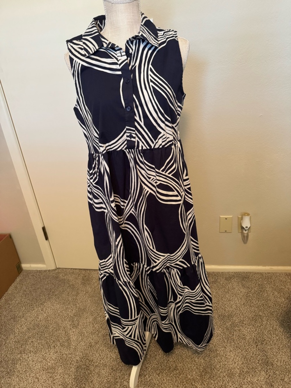 Tahari Sleeveless Navy Maxi Dress with White Abstract Swirl